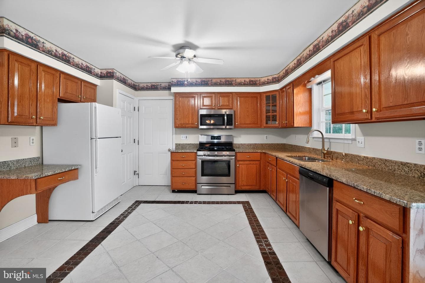329 Morgan Way photo 8