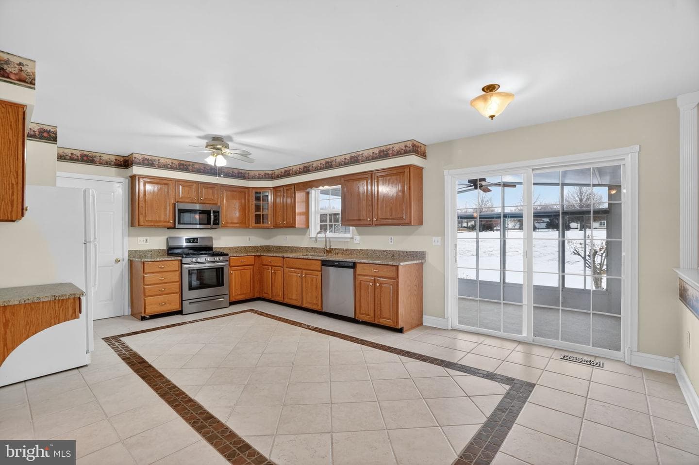 329 Morgan Way photo 9