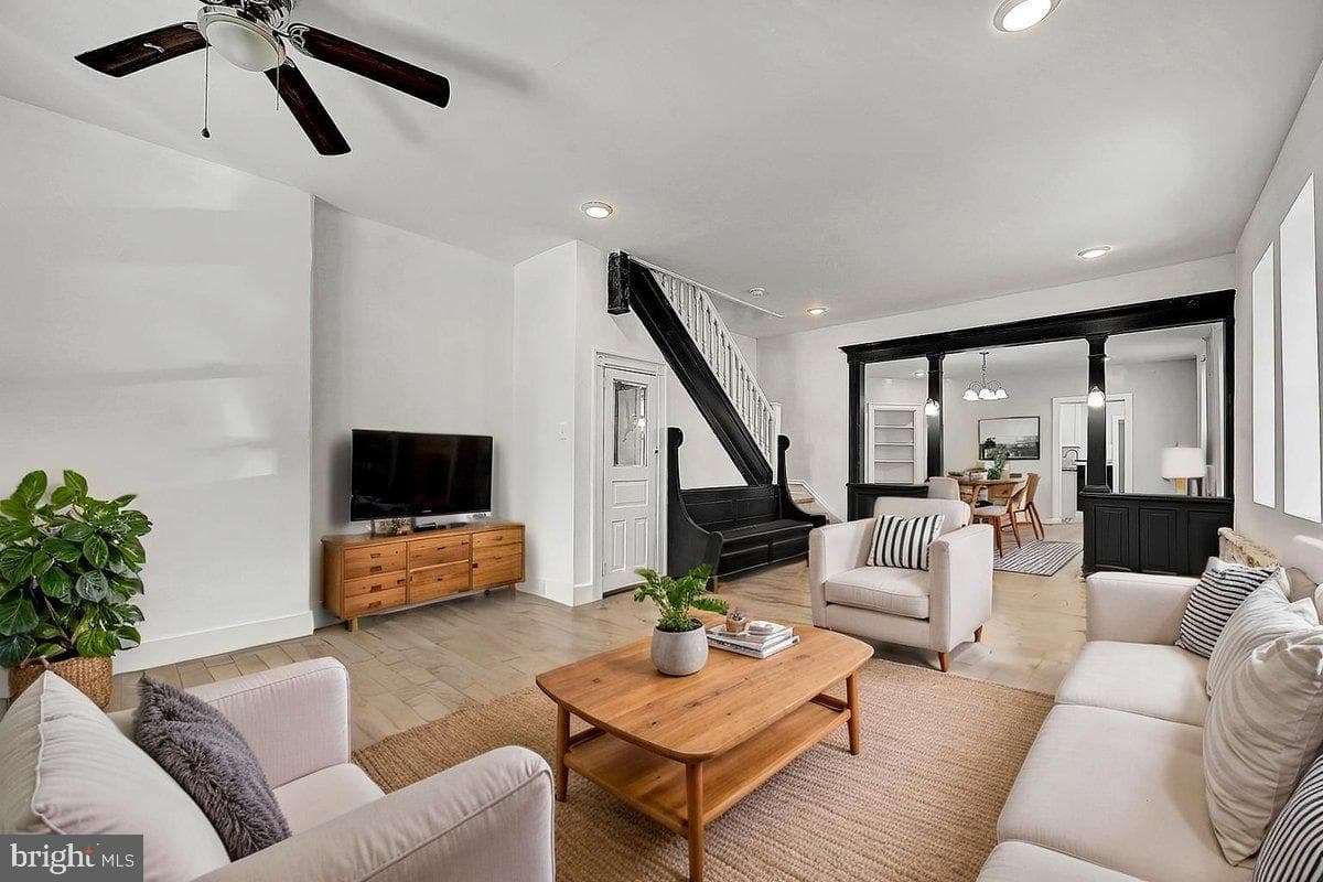 105 W Wood Street photo 4