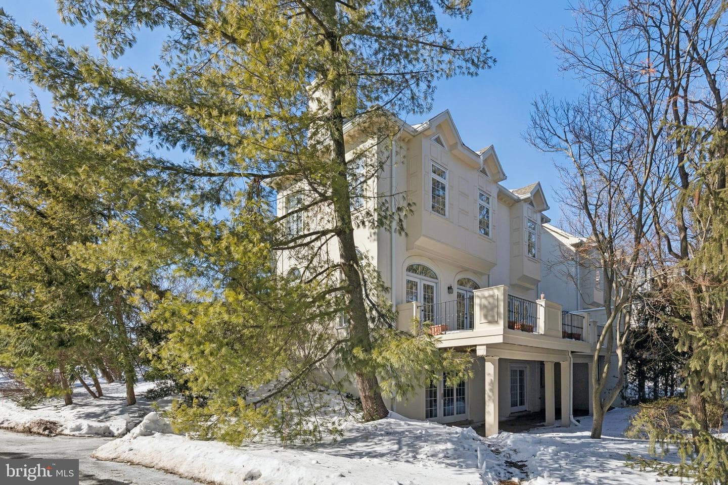 821 Oxford Crest photo 2