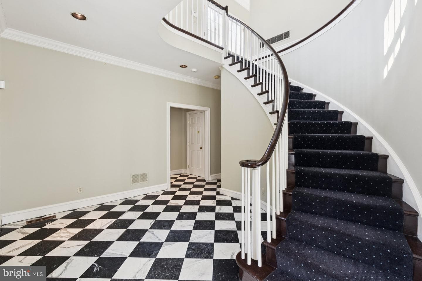 821 Oxford Crest photo 3
