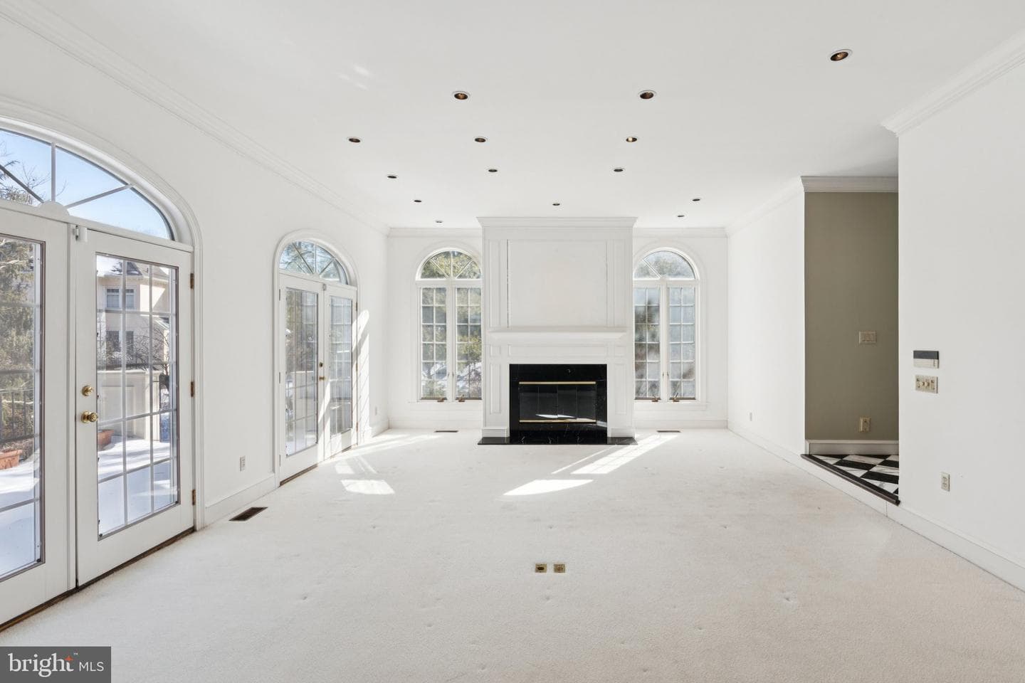 821 Oxford Crest photo 4