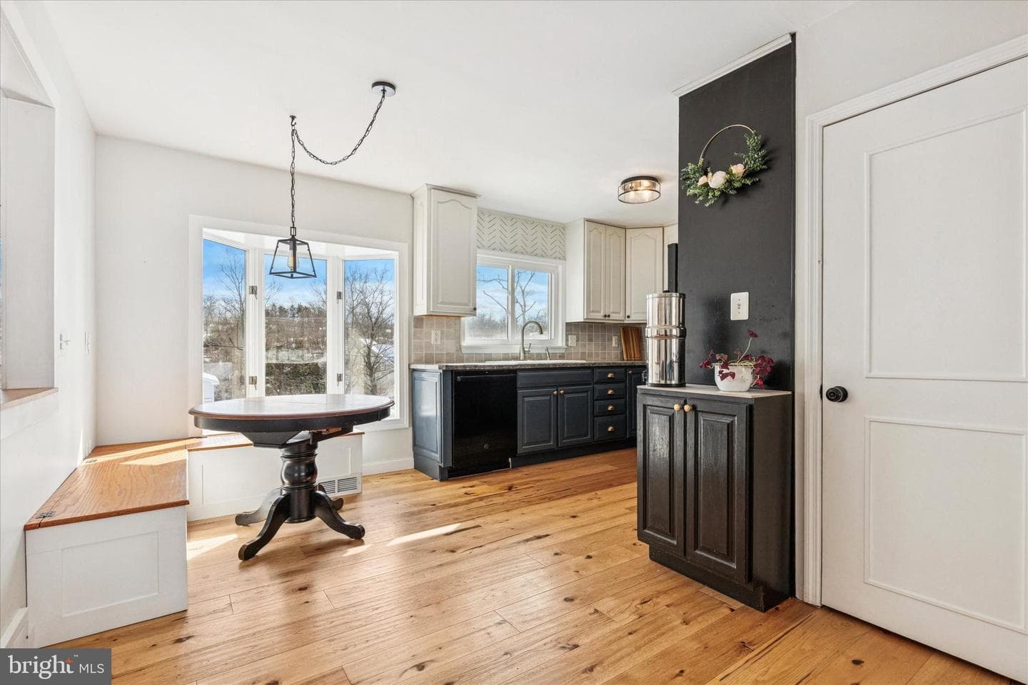 360 Maple Avenue photo 5