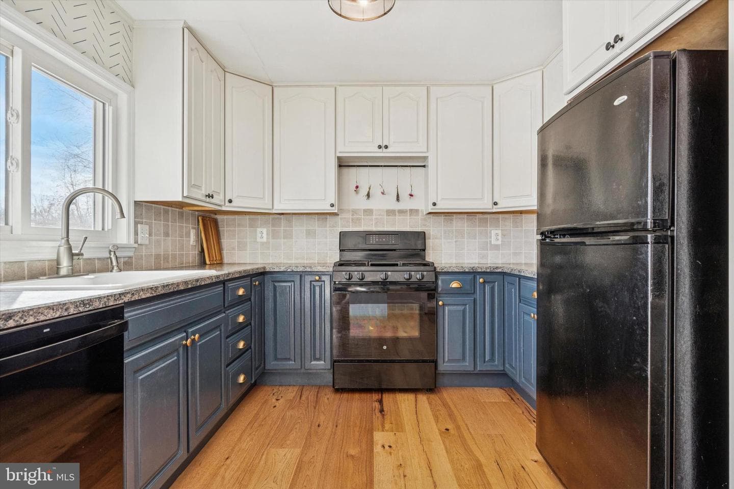 360 Maple Avenue photo 6