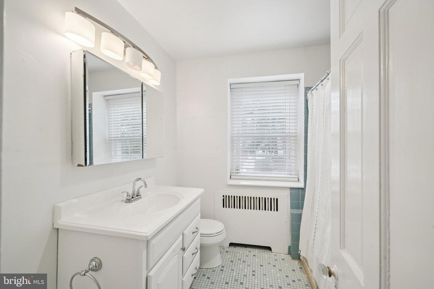 411 Lodges Lane photo 36