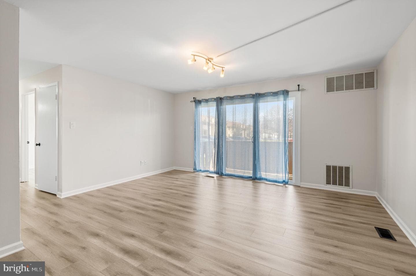1401 Morris Court photo 2