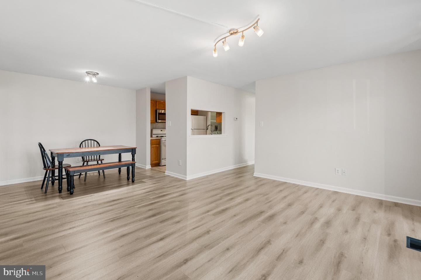 1401 Morris Court photo 4