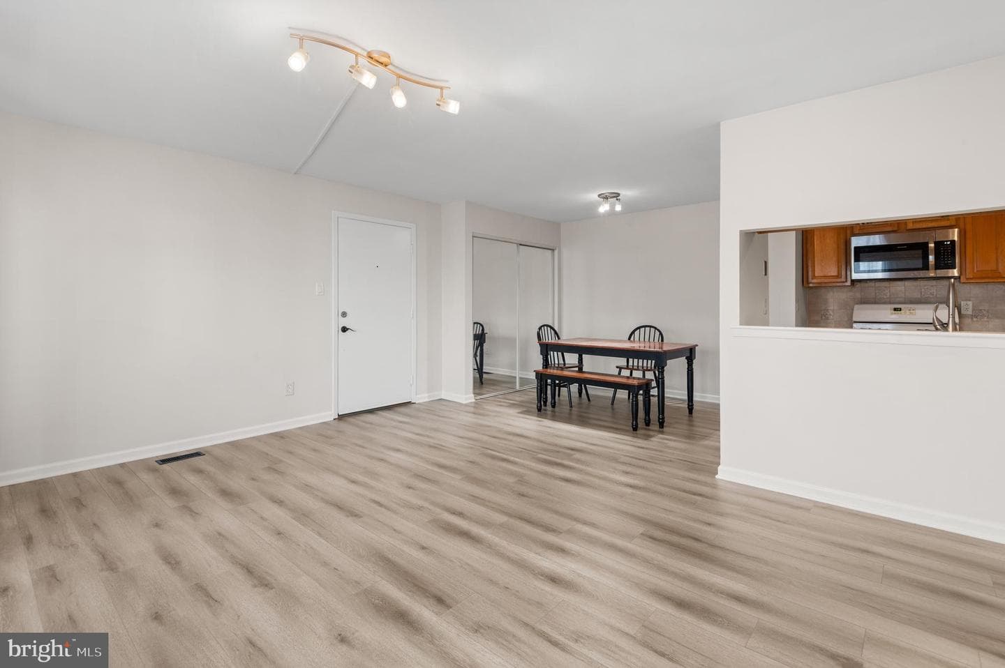 1401 Morris Court photo 5
