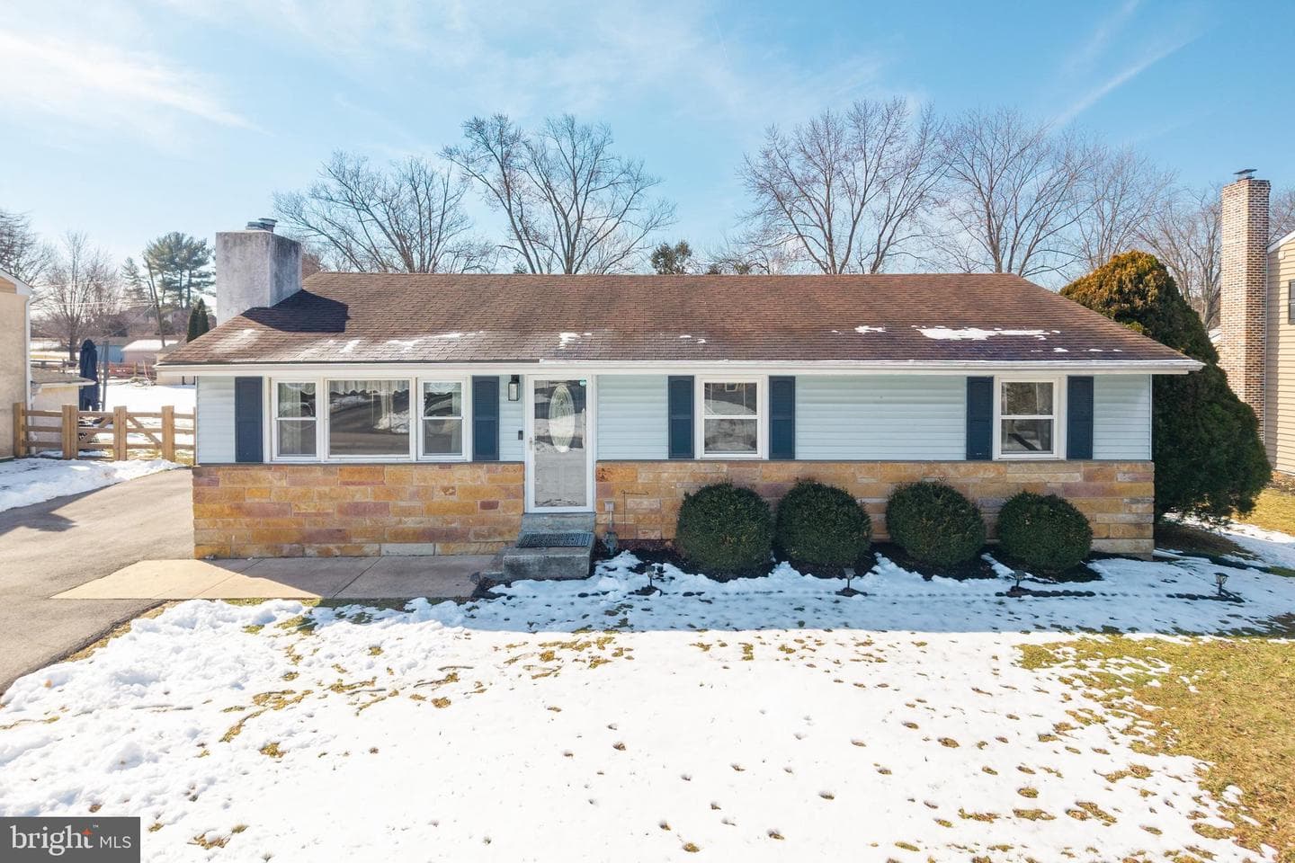 1820 W James Street photo 1