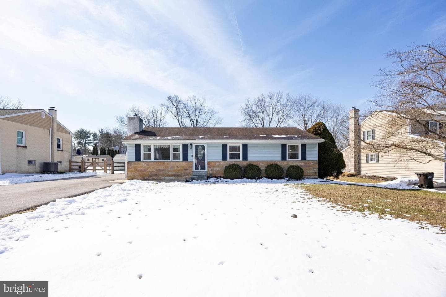 1820 W James Street photo 2