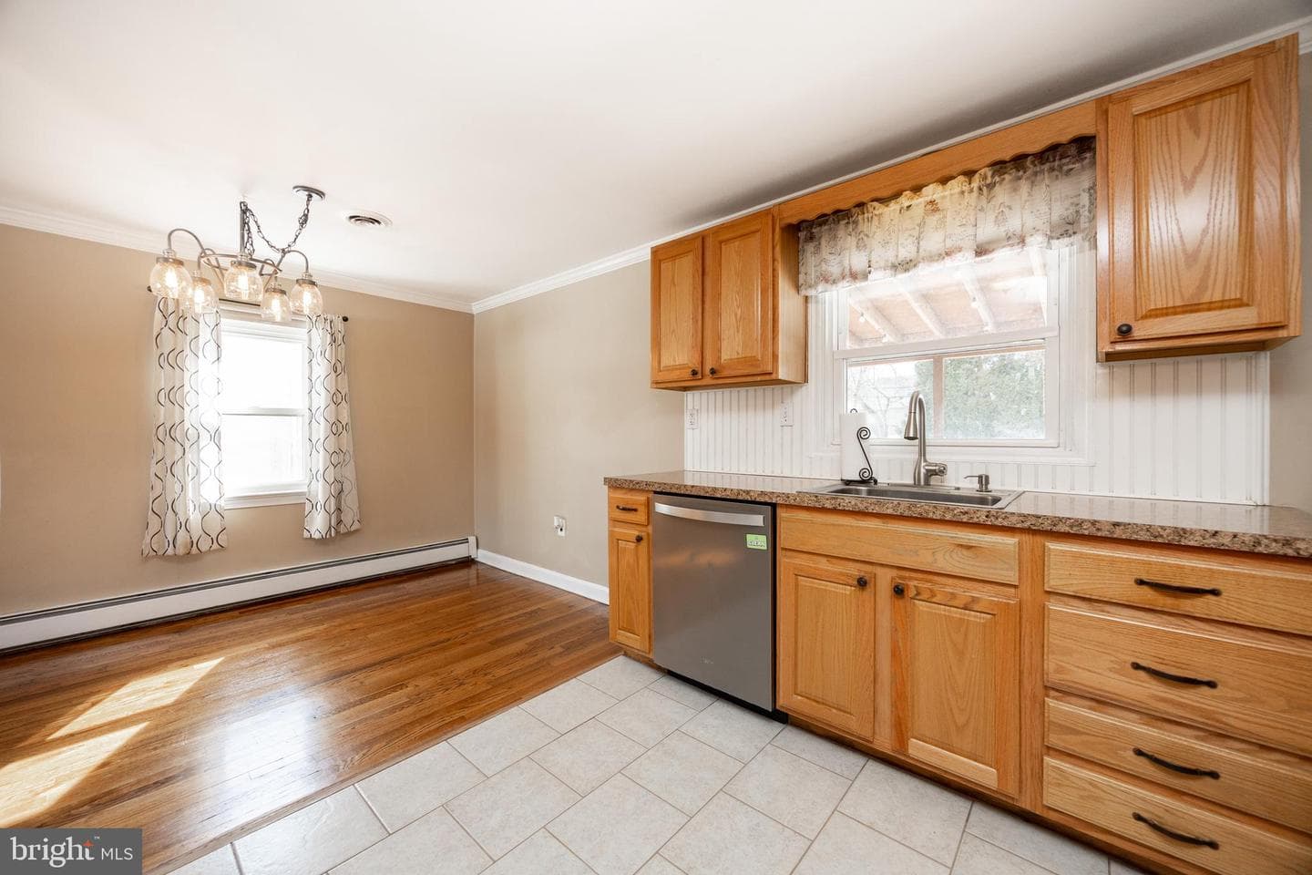 1820 W James Street photo 28