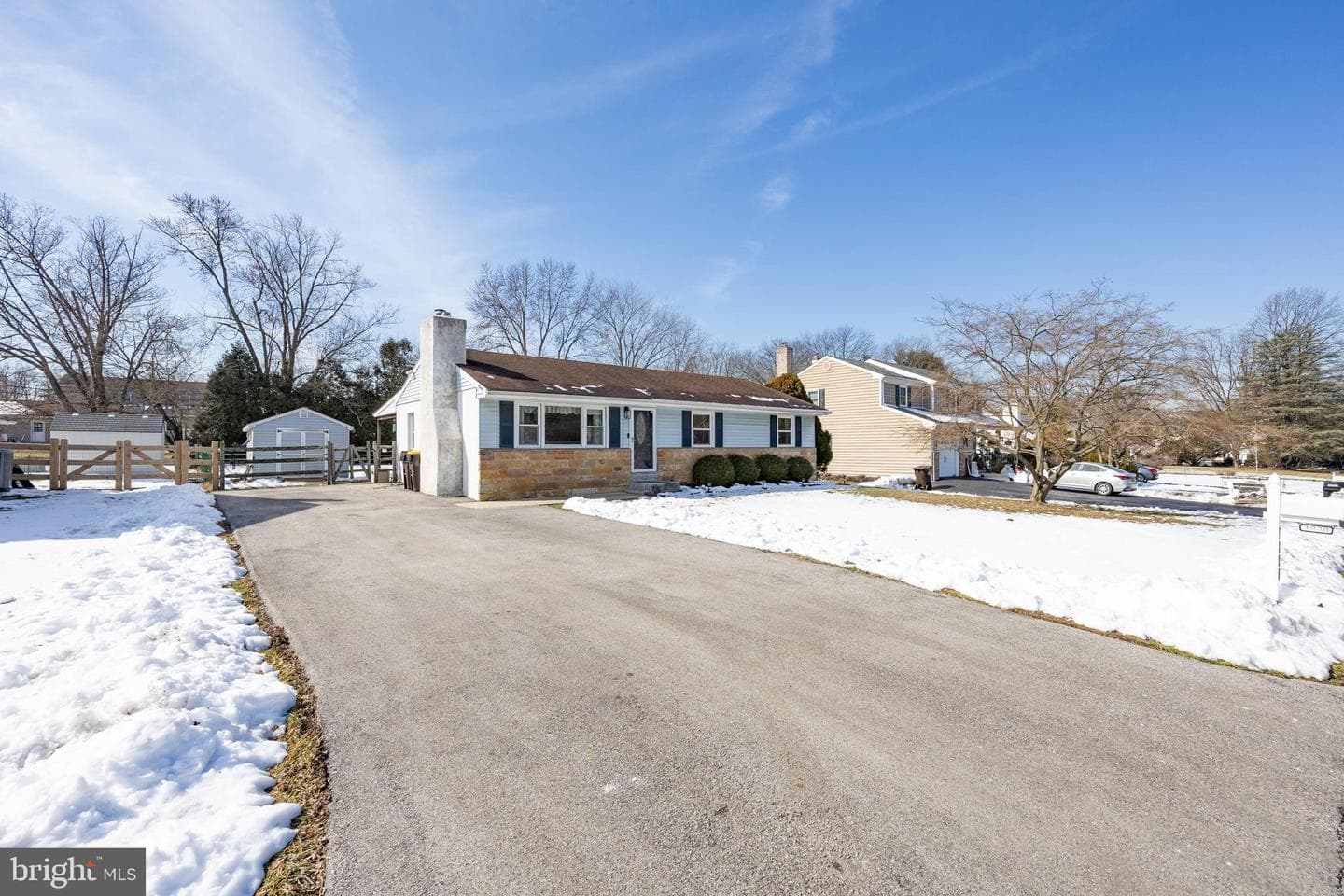 1820 W James Street photo 3