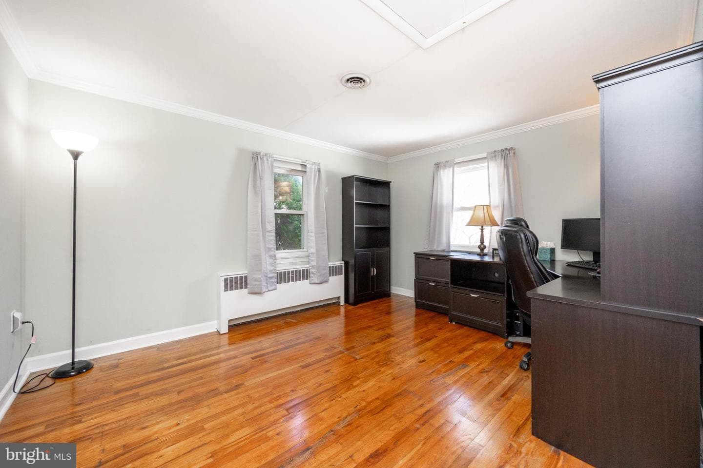 1820 W James Street photo 31