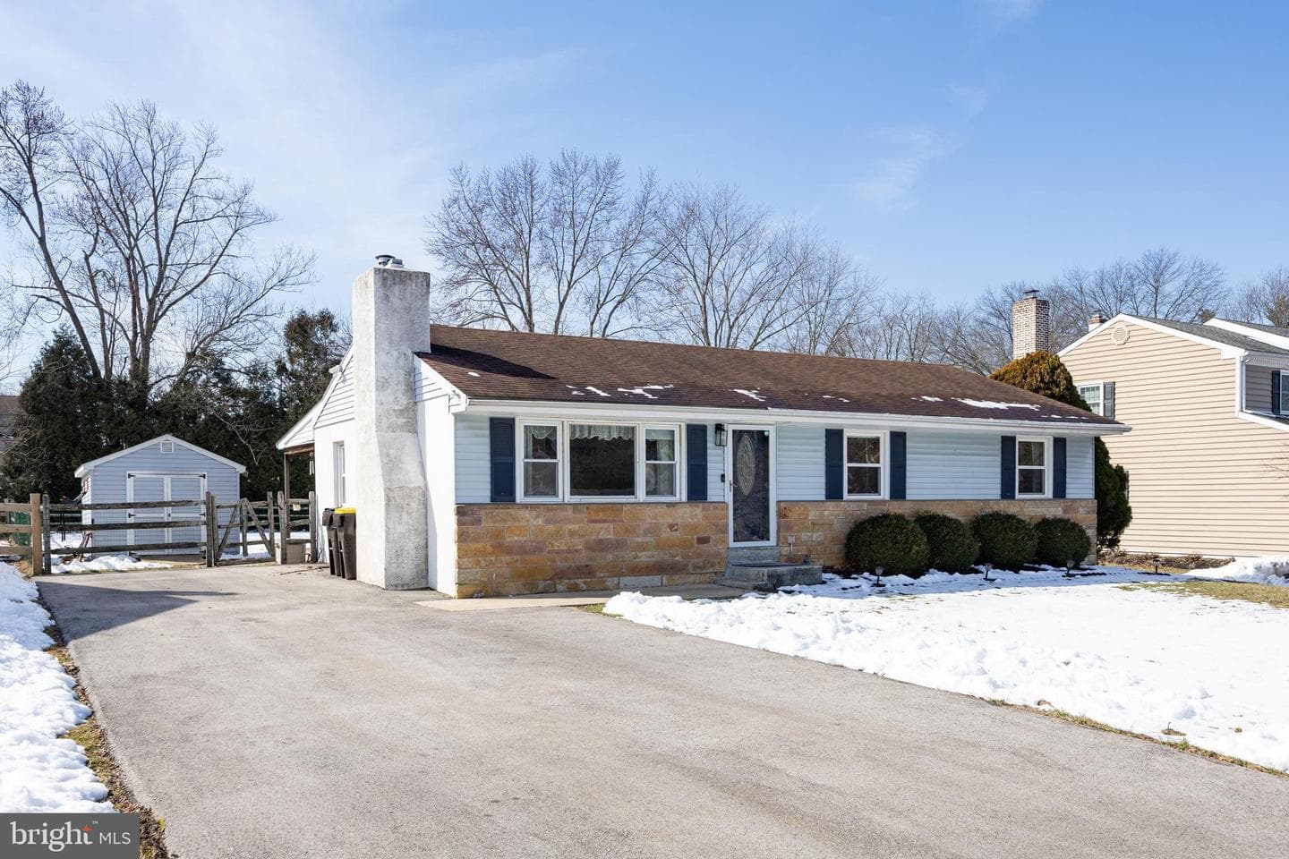 1820 W James Street photo 4