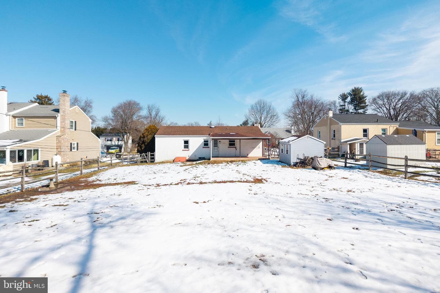 1820 W James Street photo 45