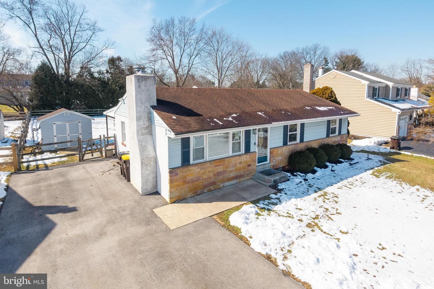 1820 W James Street photo 5