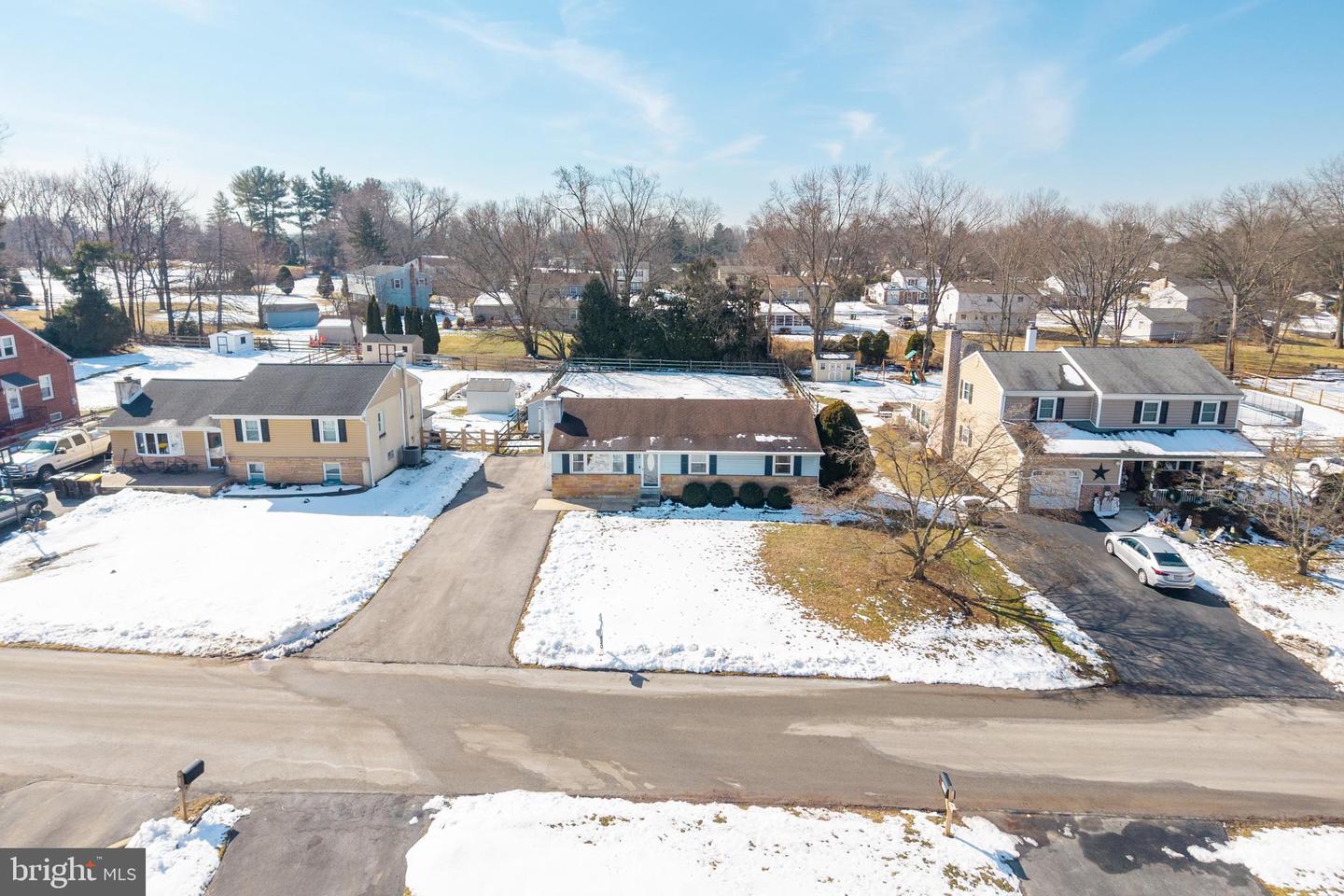 1820 W James Street photo 7