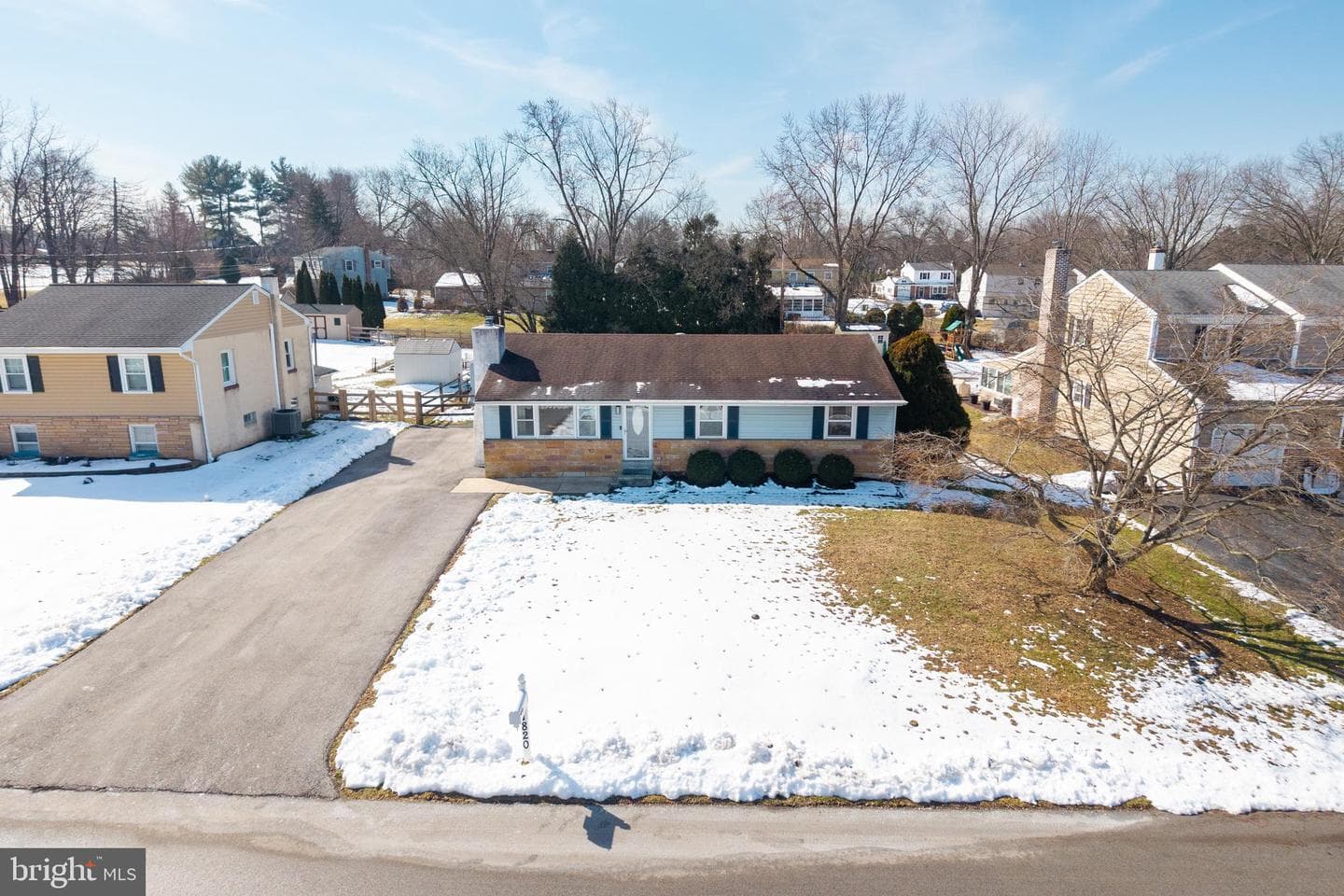 1820 W James Street photo 8