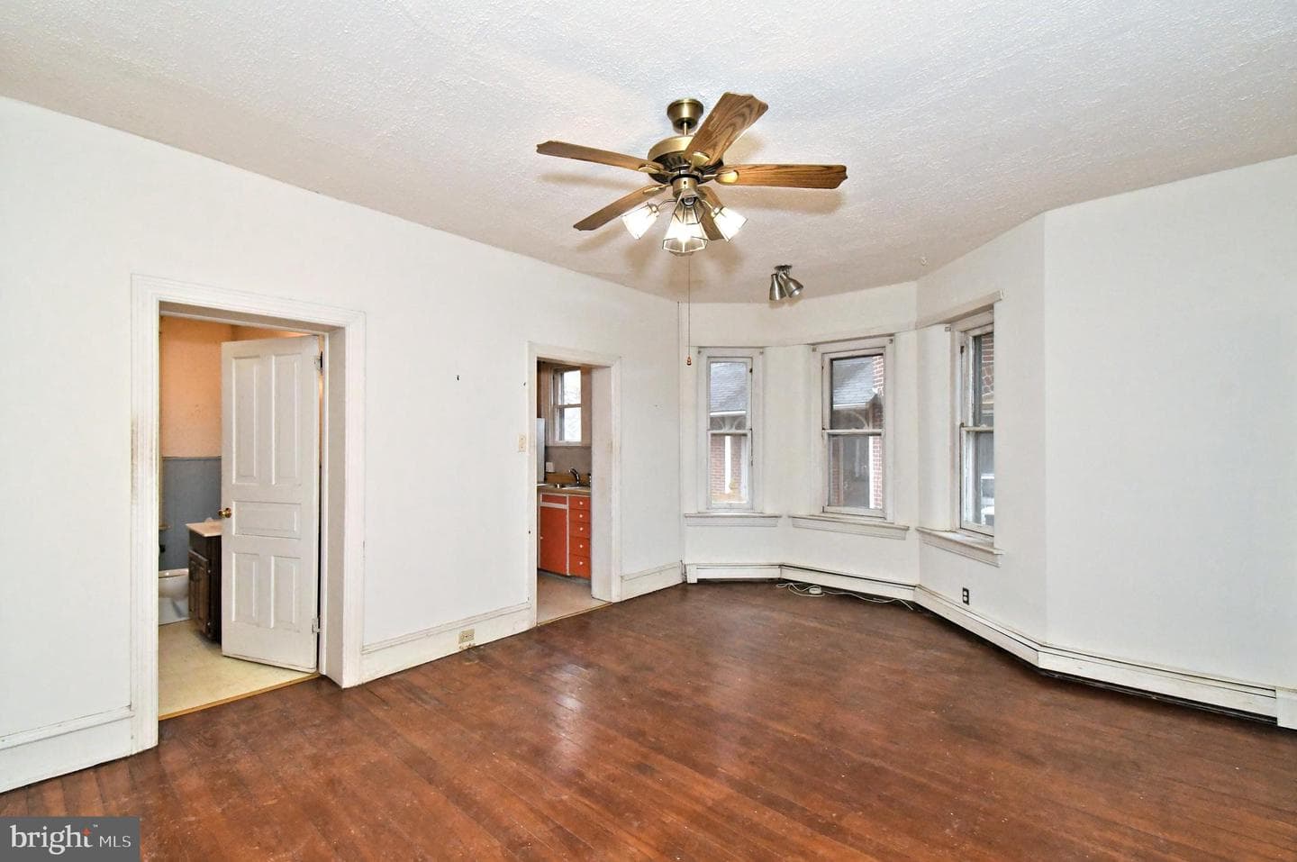54 W Chestnut Street photo 13