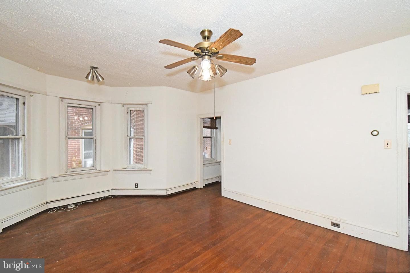 54 W Chestnut Street photo 14