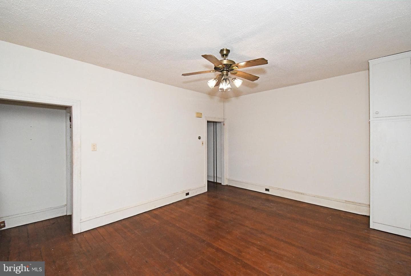 54 W Chestnut Street photo 15