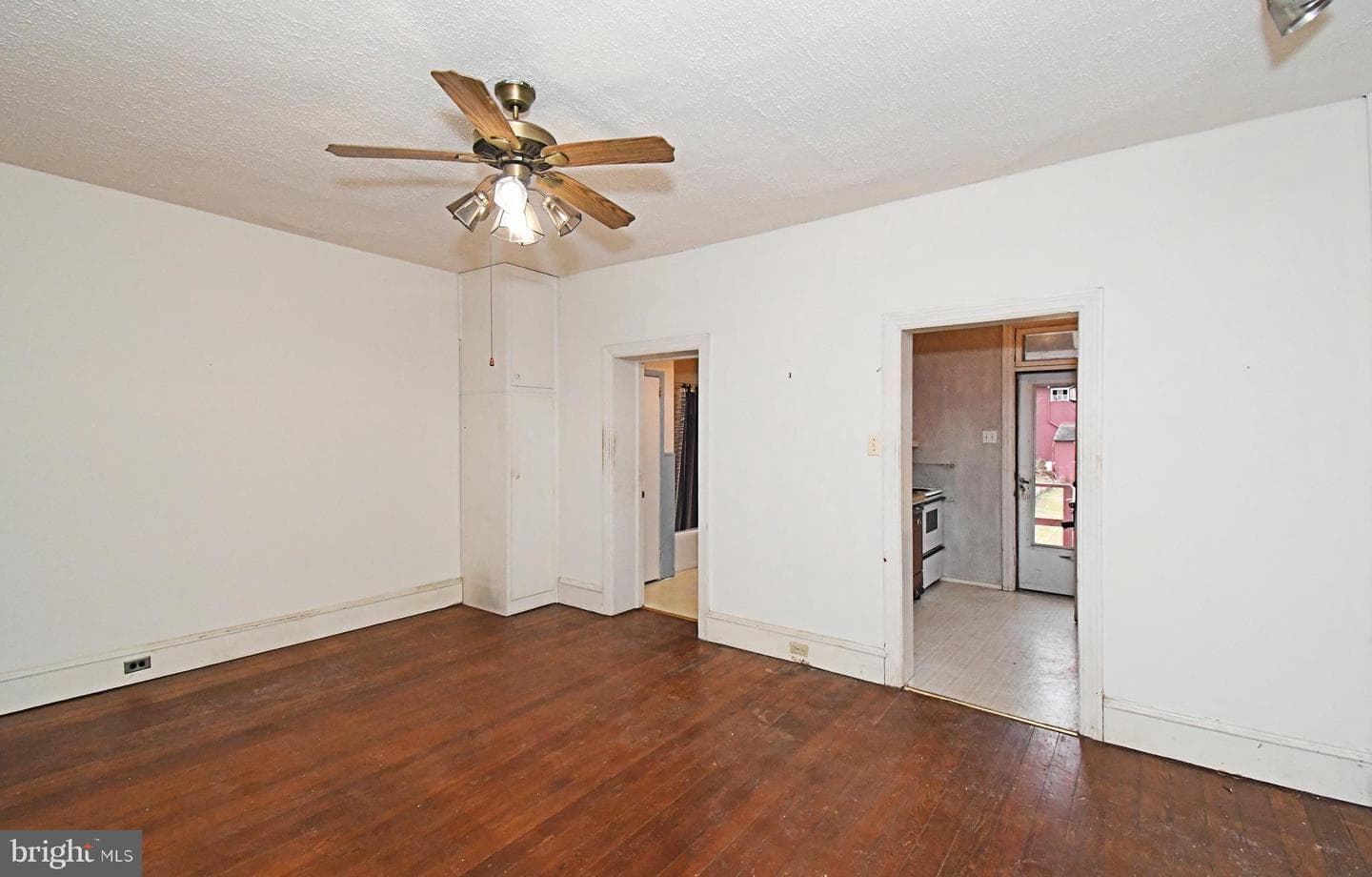 54 W Chestnut Street photo 16