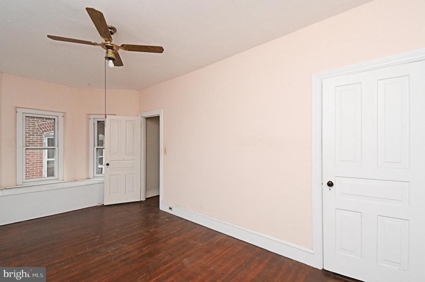 54 W Chestnut Street photo 31