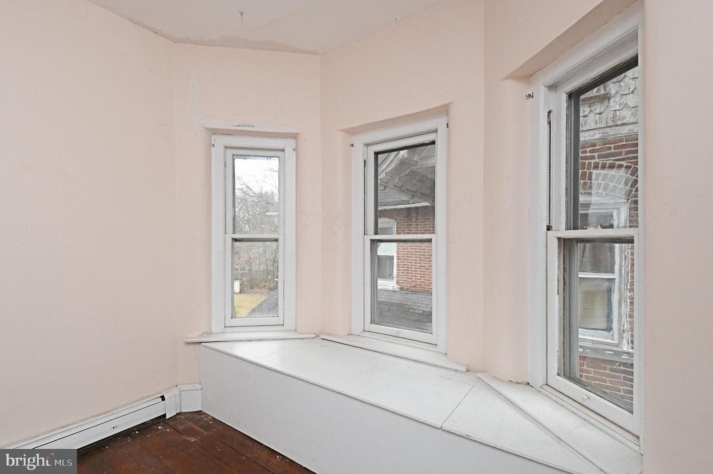 54 W Chestnut Street photo 33
