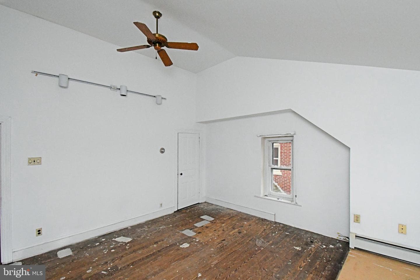 54 W Chestnut Street photo 36