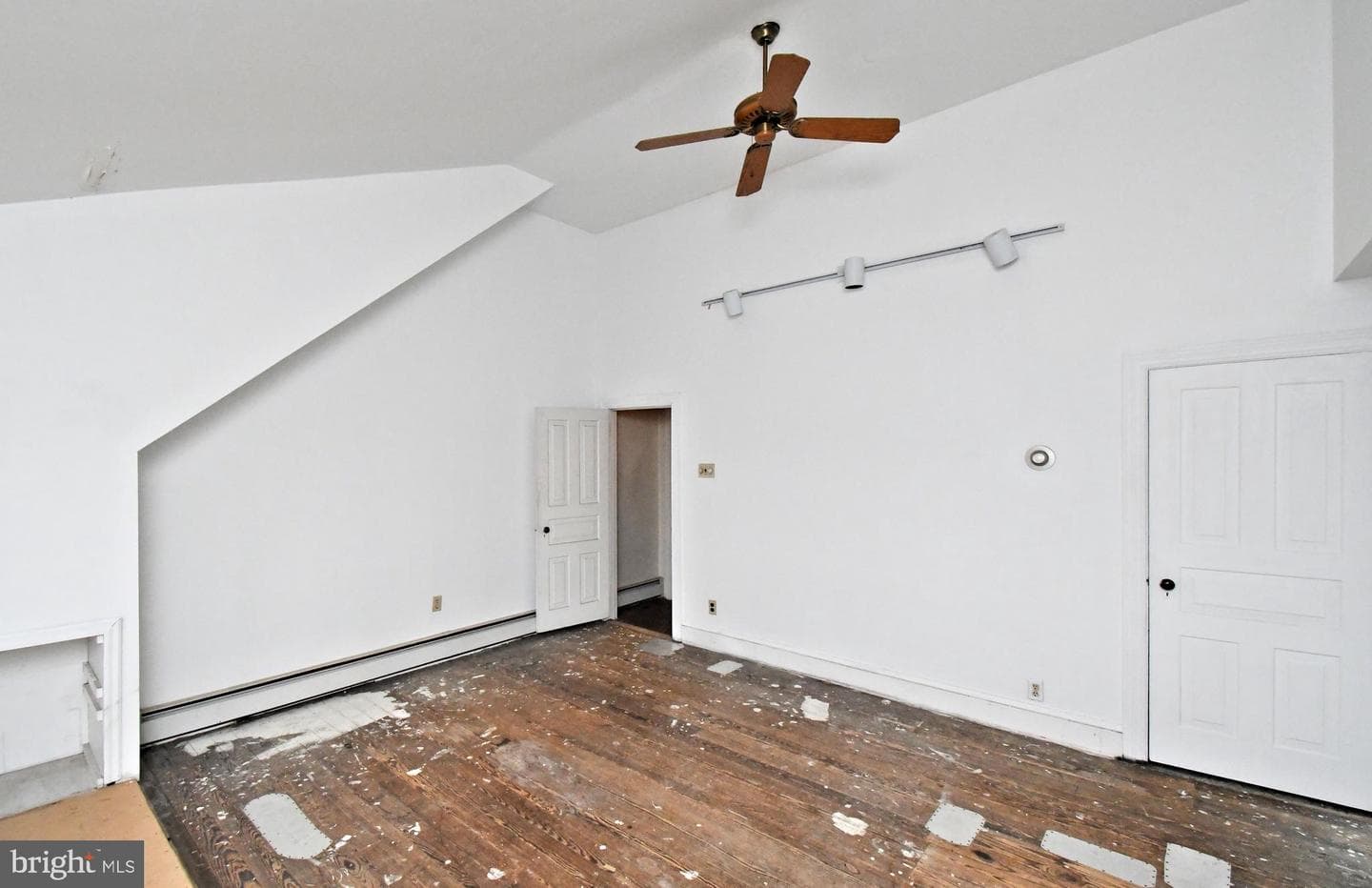 54 W Chestnut Street photo 37