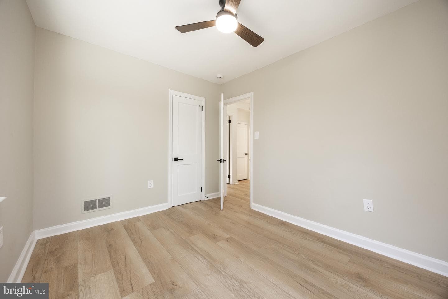 648 Shoemaker Lane photo 15