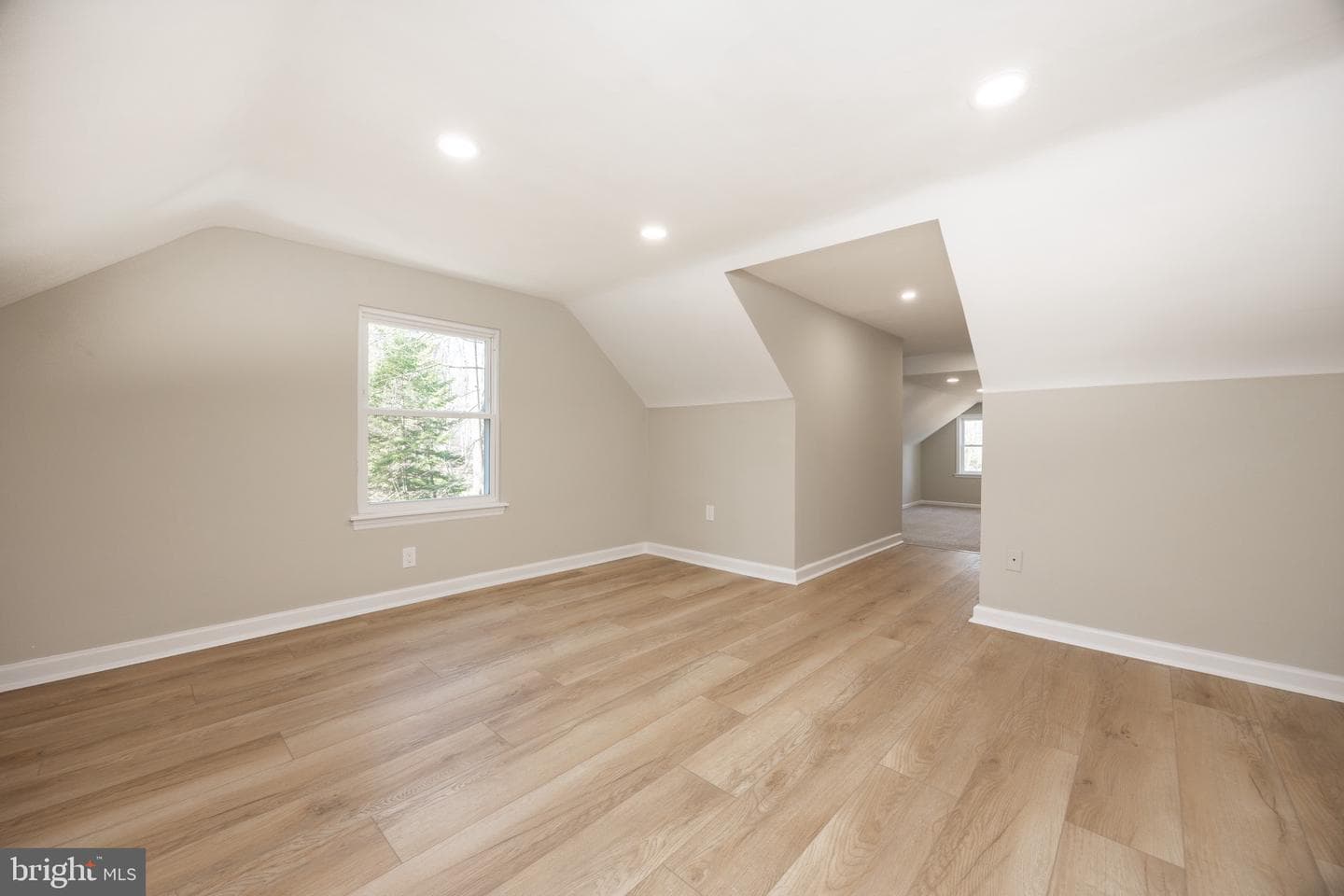 648 Shoemaker Lane photo 18