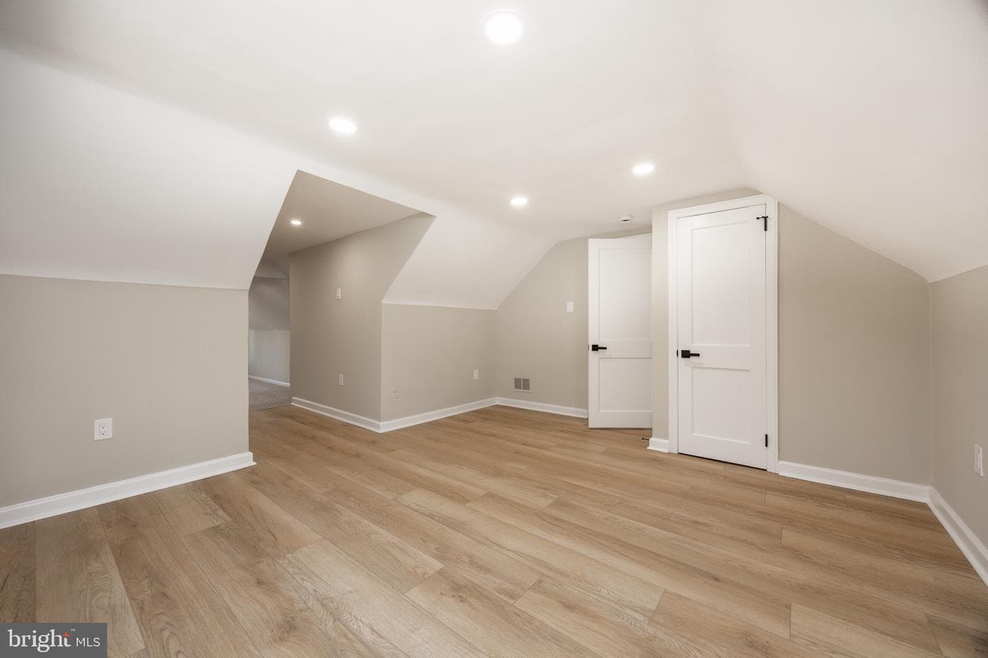 648 Shoemaker Lane photo 19