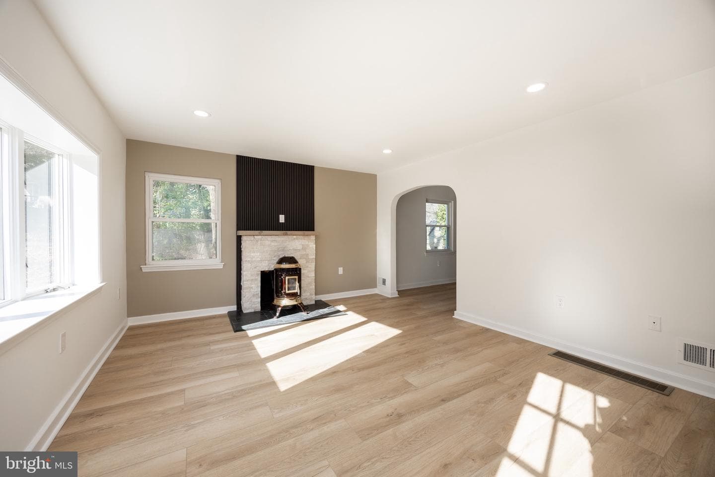 648 Shoemaker Lane photo 2