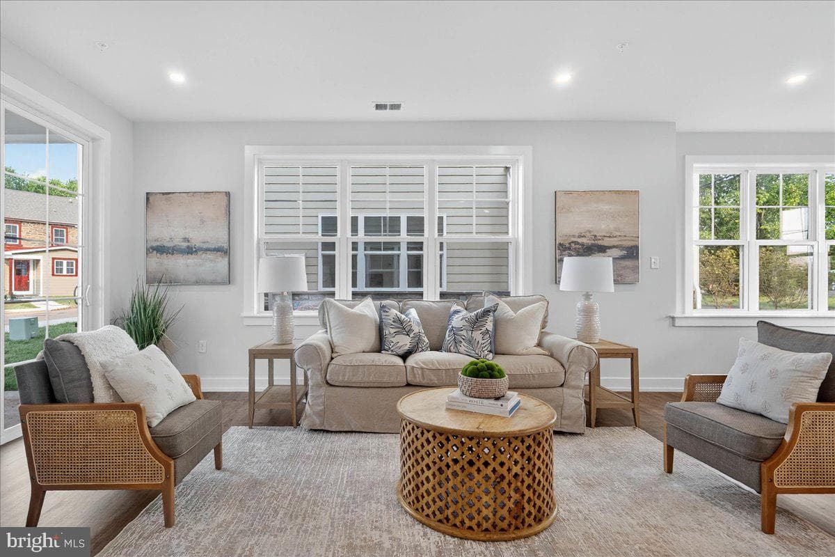 411 Isabelle Court #101 photo 5
