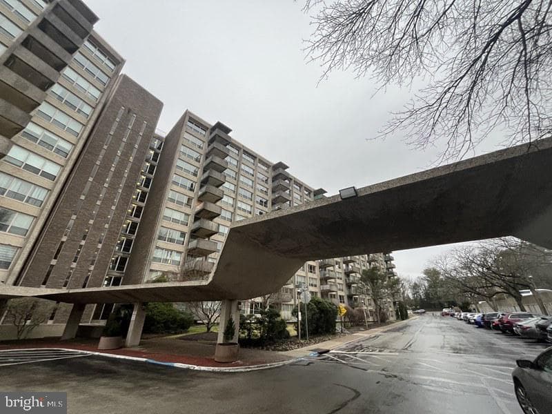 1001 City Avenue #E-404, Wynnewood
