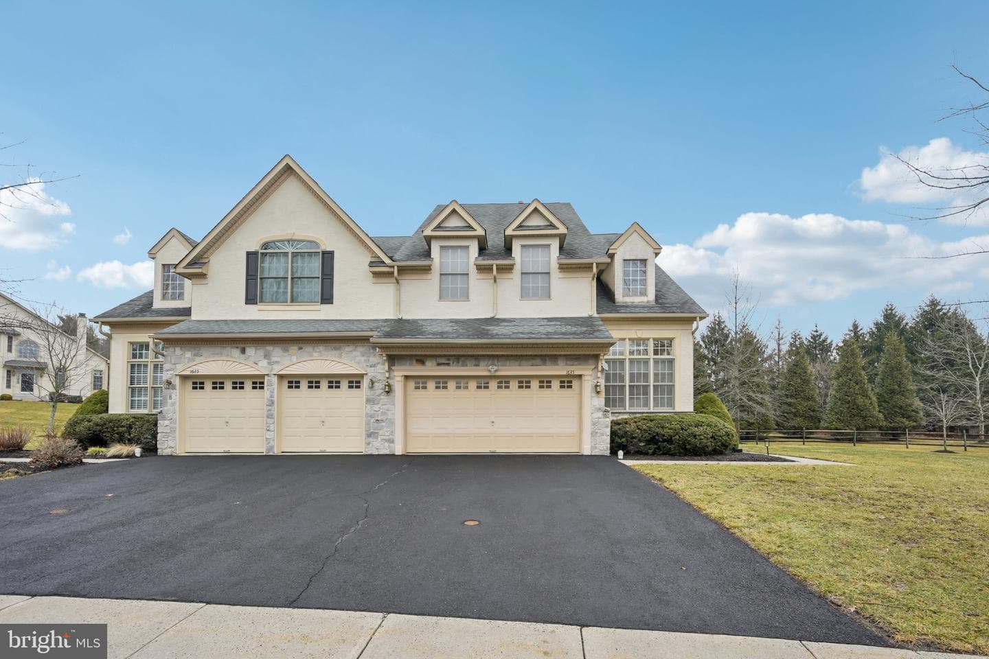 1635 Sloan Way photo 2