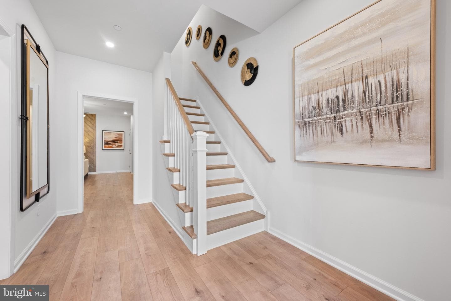 300 East Sawyer Court photo 3