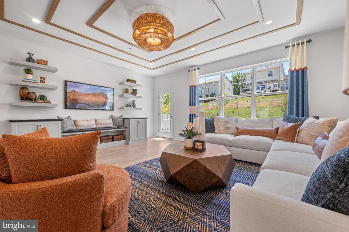 300 East Sawyer Court photo 6