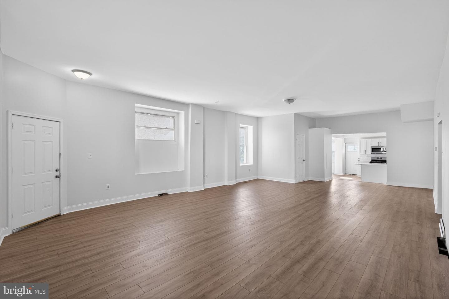 389 E Hector Street photo 10