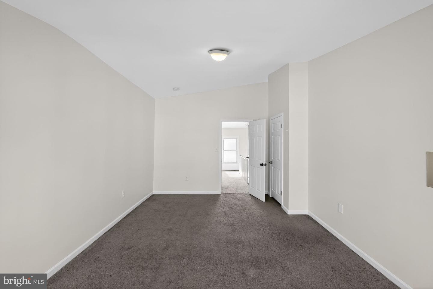 389 E Hector Street photo 11