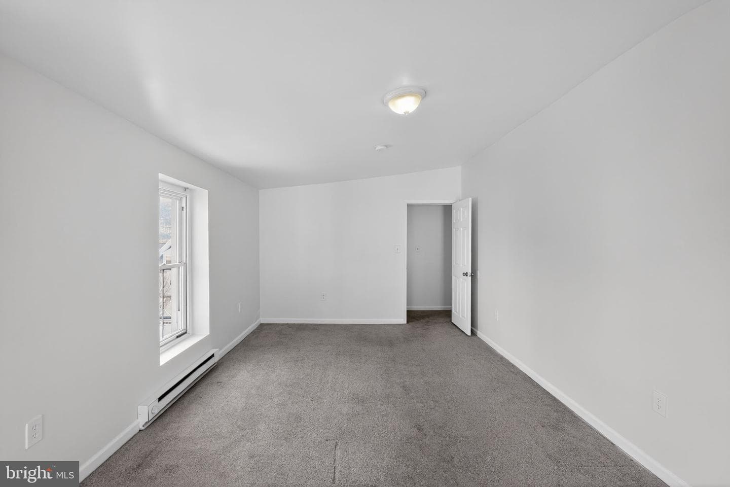 389 E Hector Street photo 16
