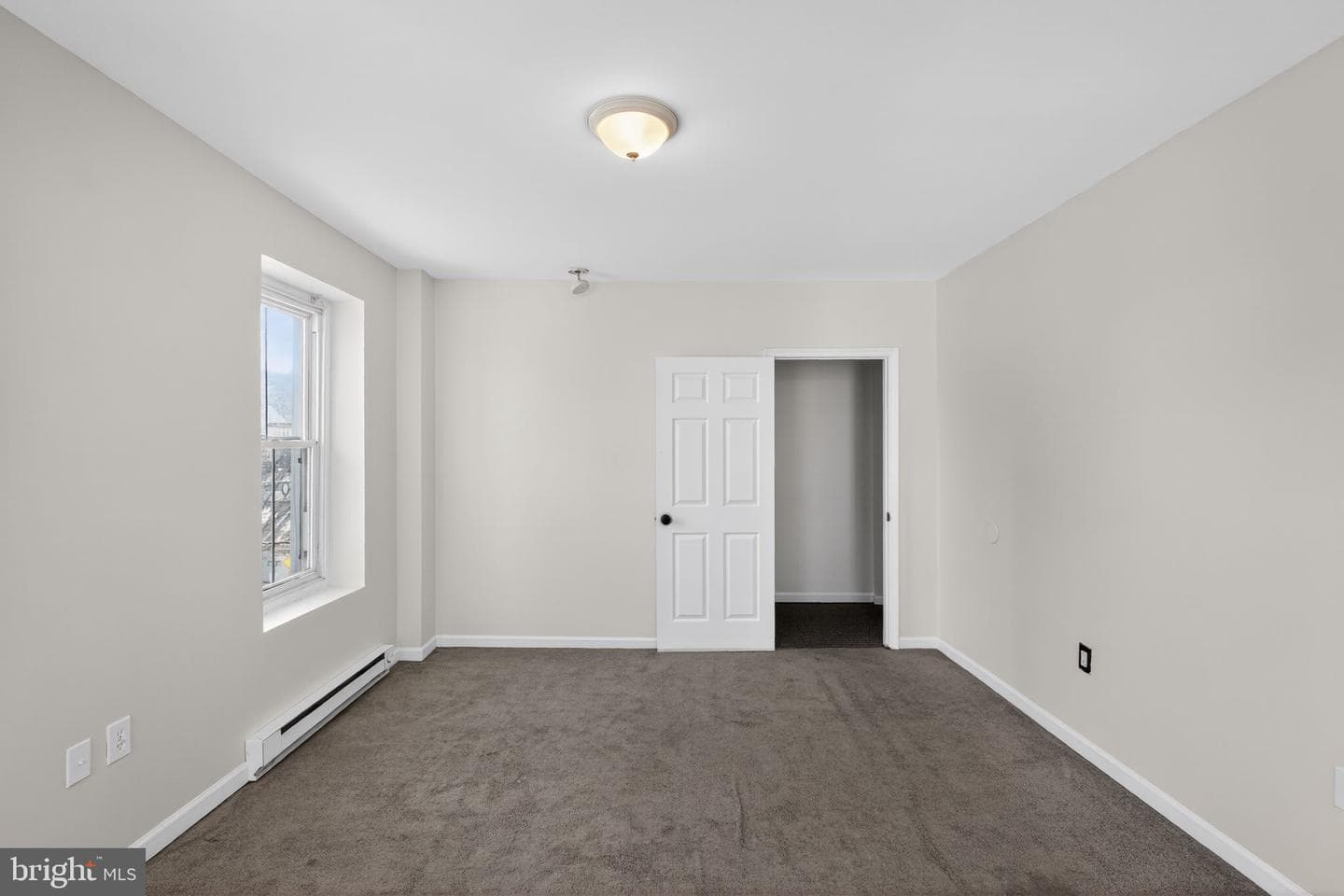 389 E Hector Street photo 18
