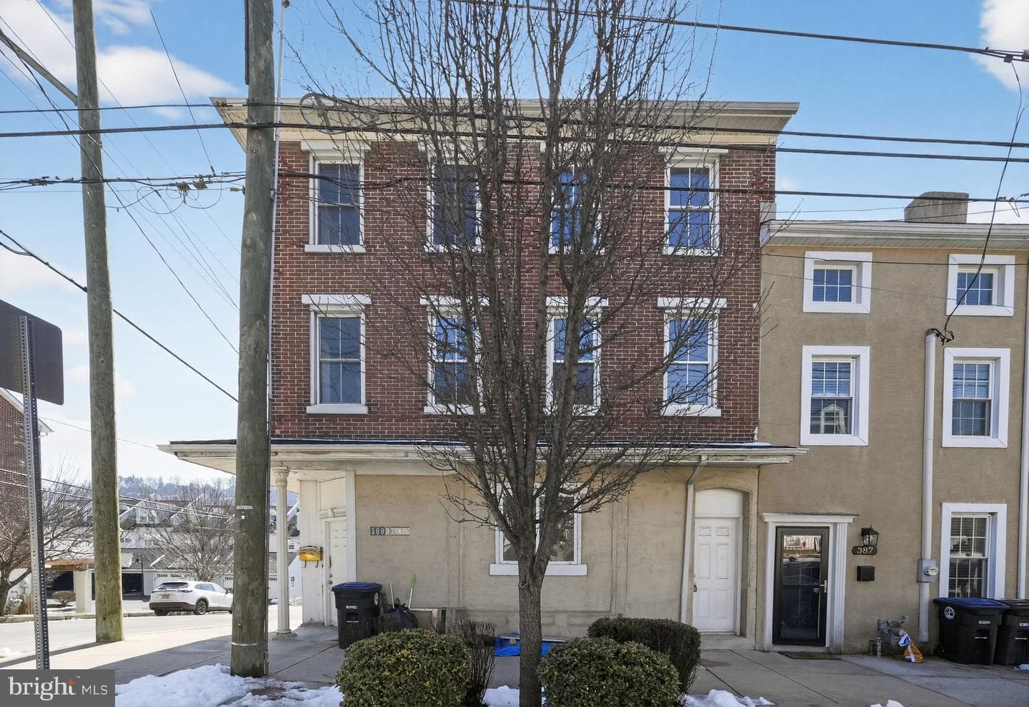 389 E Hector Street photo 2
