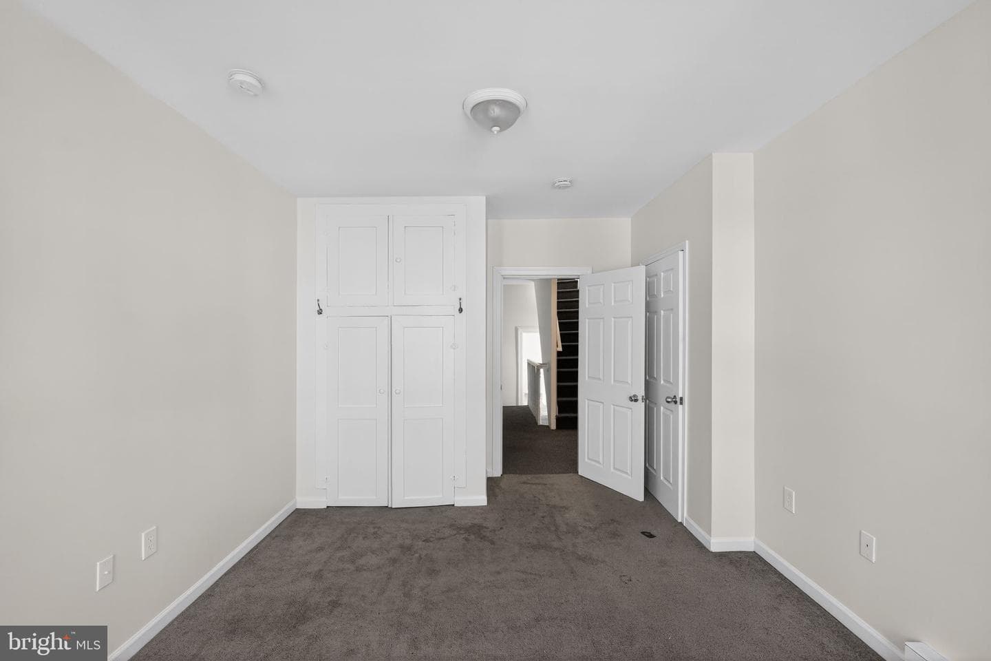 389 E Hector Street photo 22