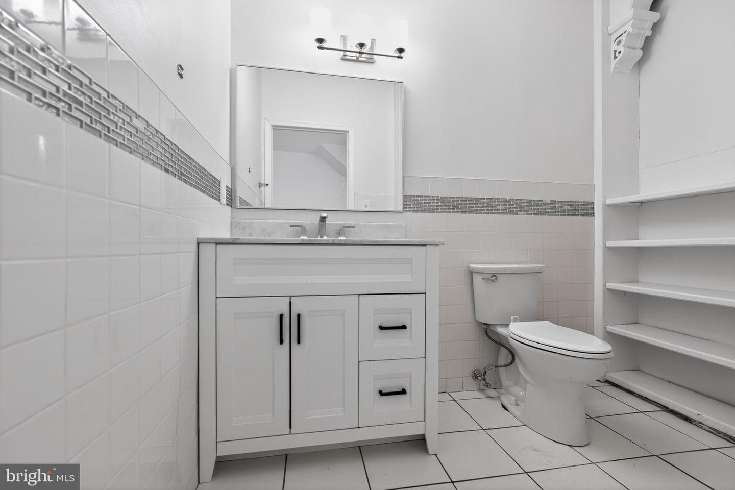 389 E Hector Street photo 27