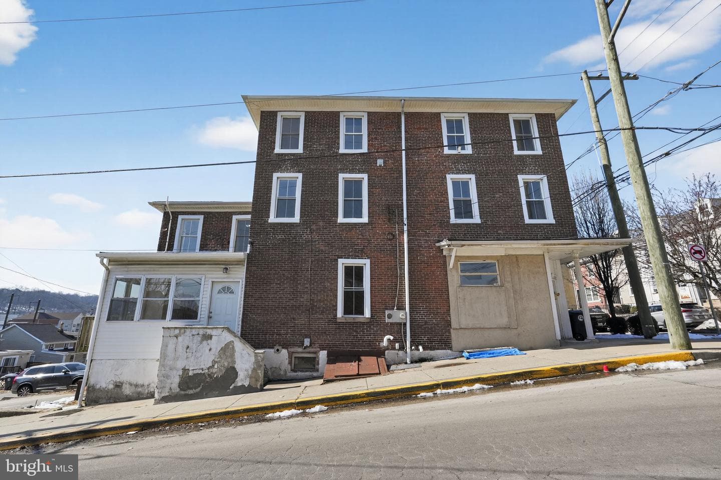 389 E Hector Street photo 4