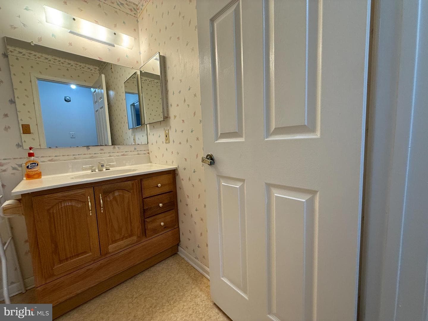 405 Hickory Court photo 16