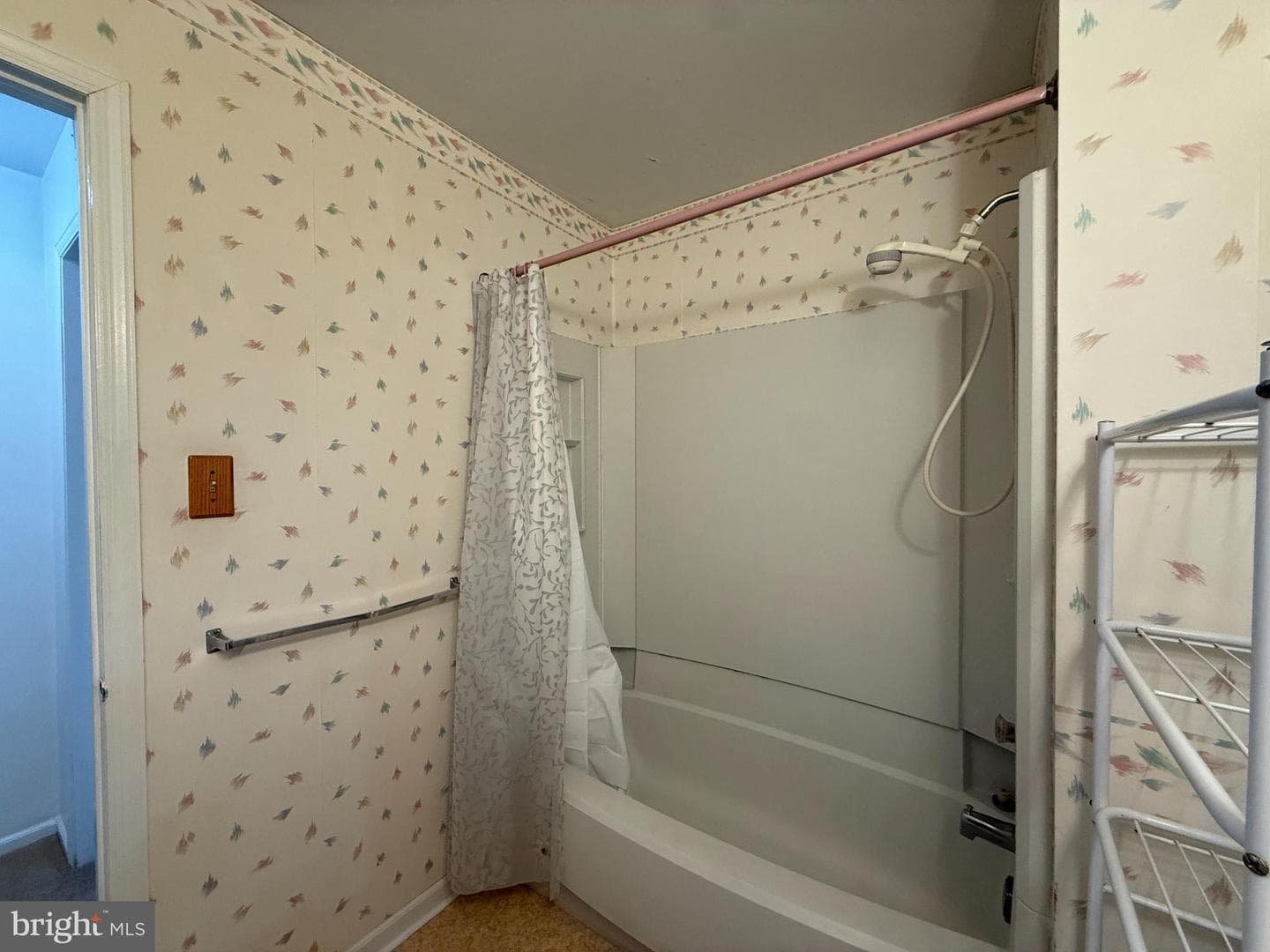 405 Hickory Court photo 17