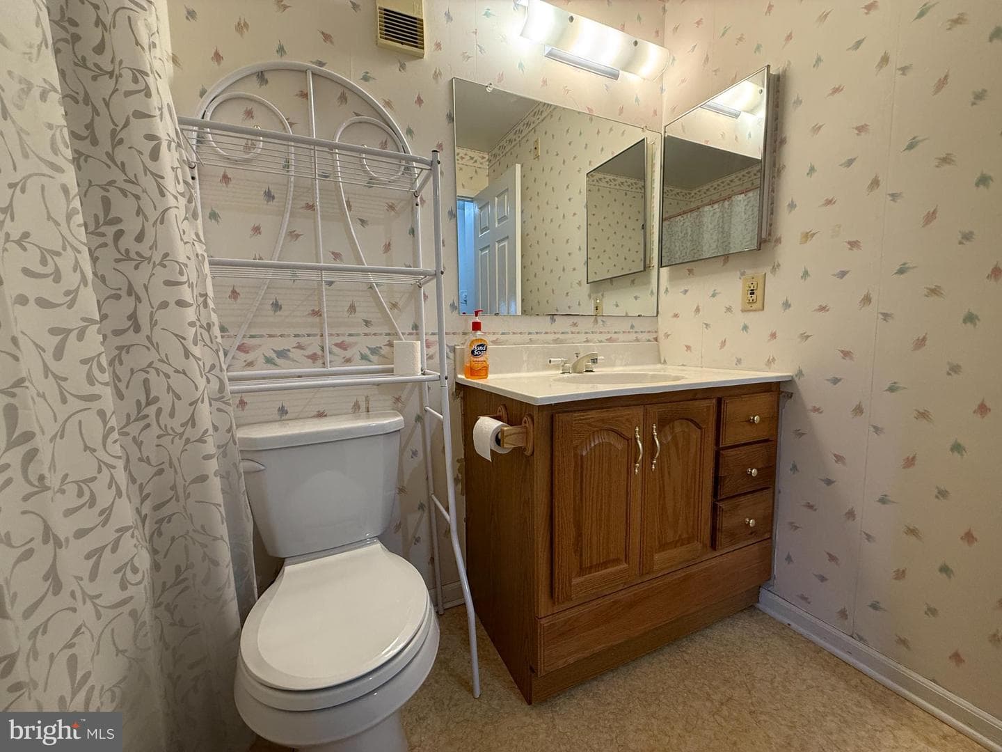 405 Hickory Court photo 18